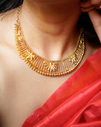 ORO-Mesmerizing Floral Gold Necklace Set