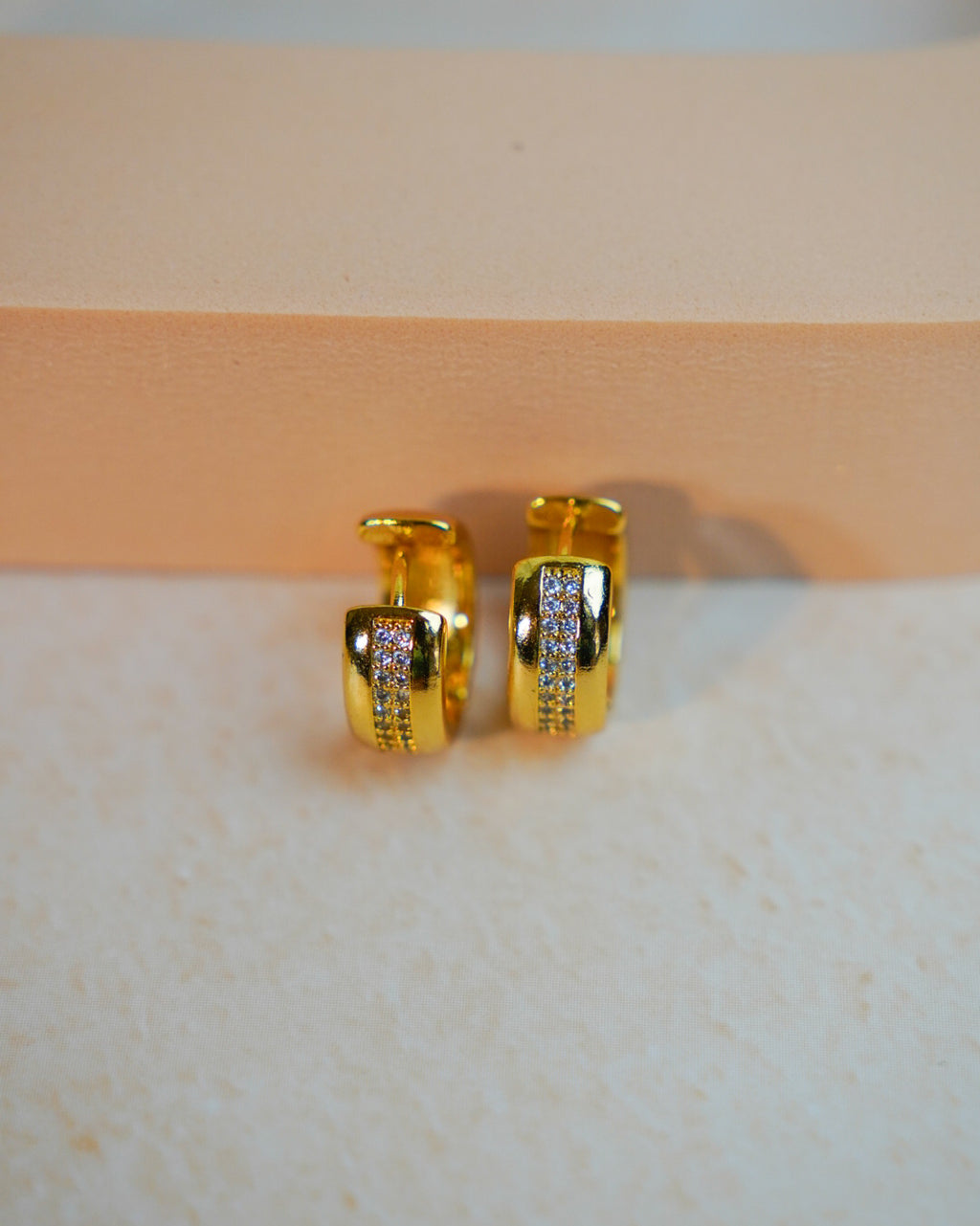 ORO-Round Everyday wear Hoops