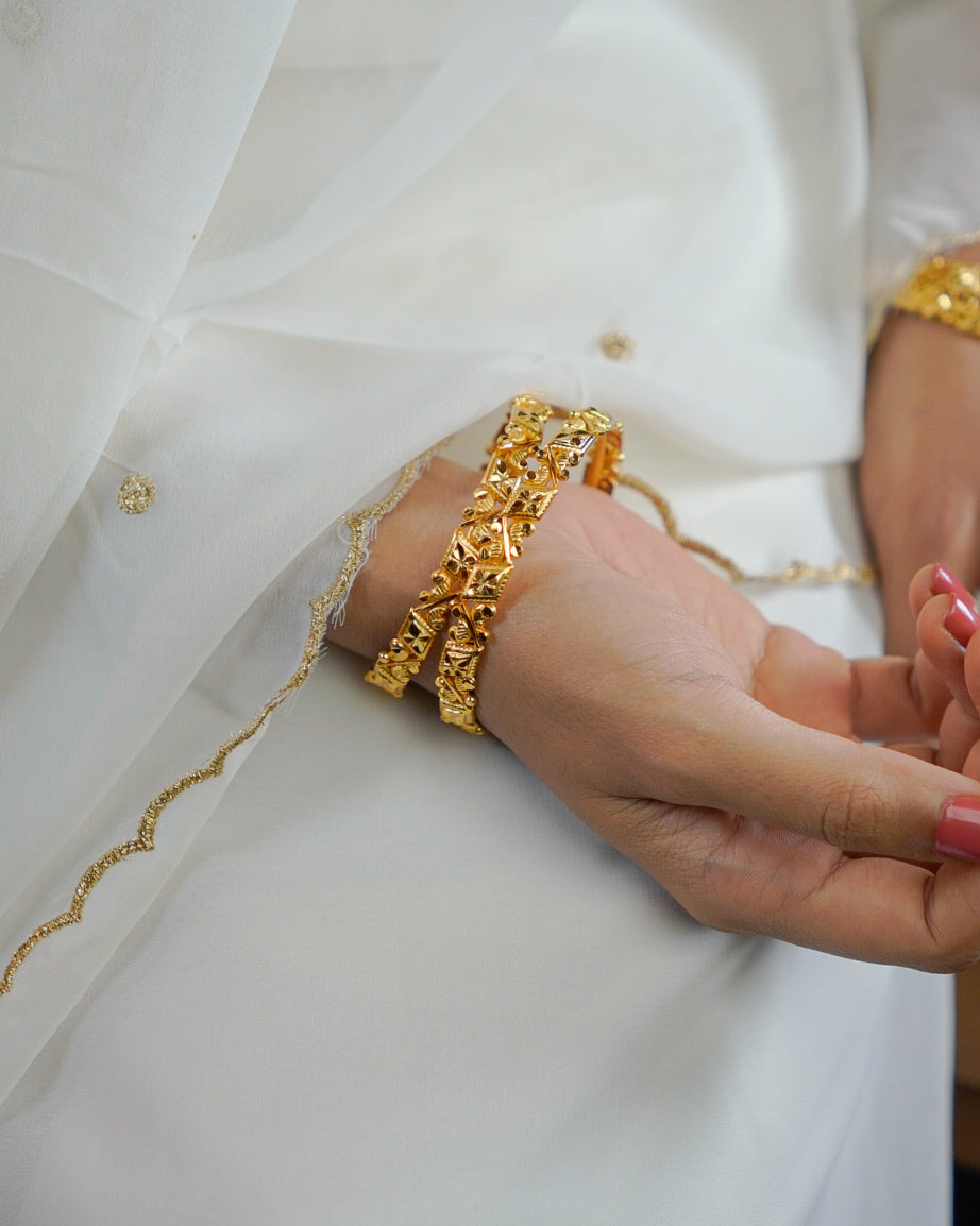 ORO-ORO Traditional Gold Churi Bangles