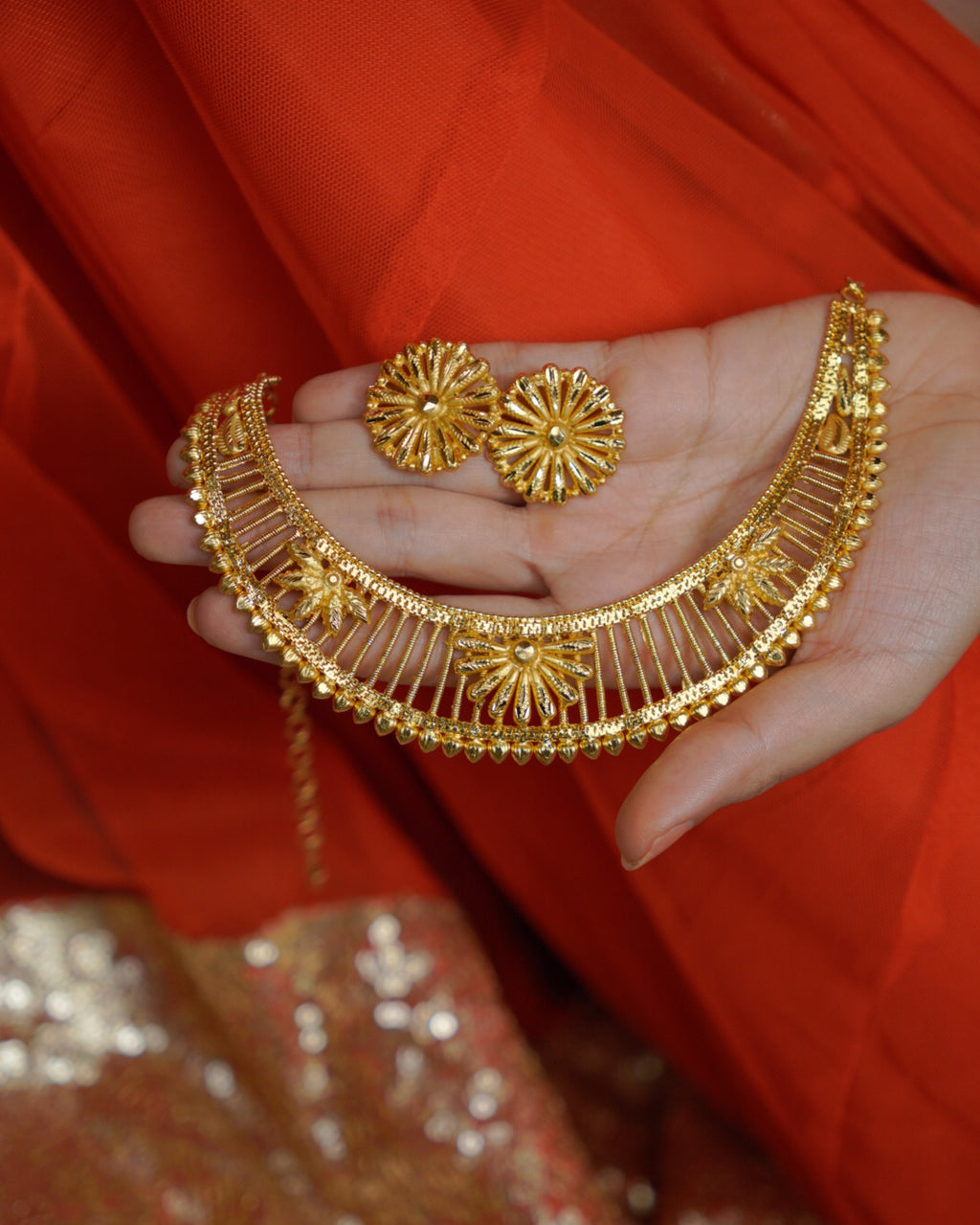 ORO-Mesmerizing Floral Gold Necklace Set