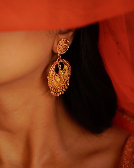 ORO-Gleaming Gold Chandbali Earrings