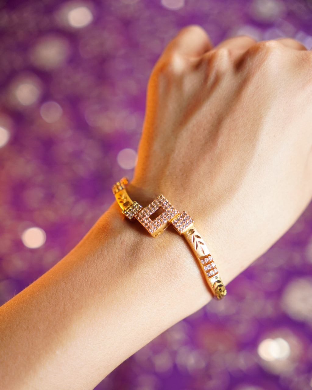 ORO- Exquisite Gold Bangle