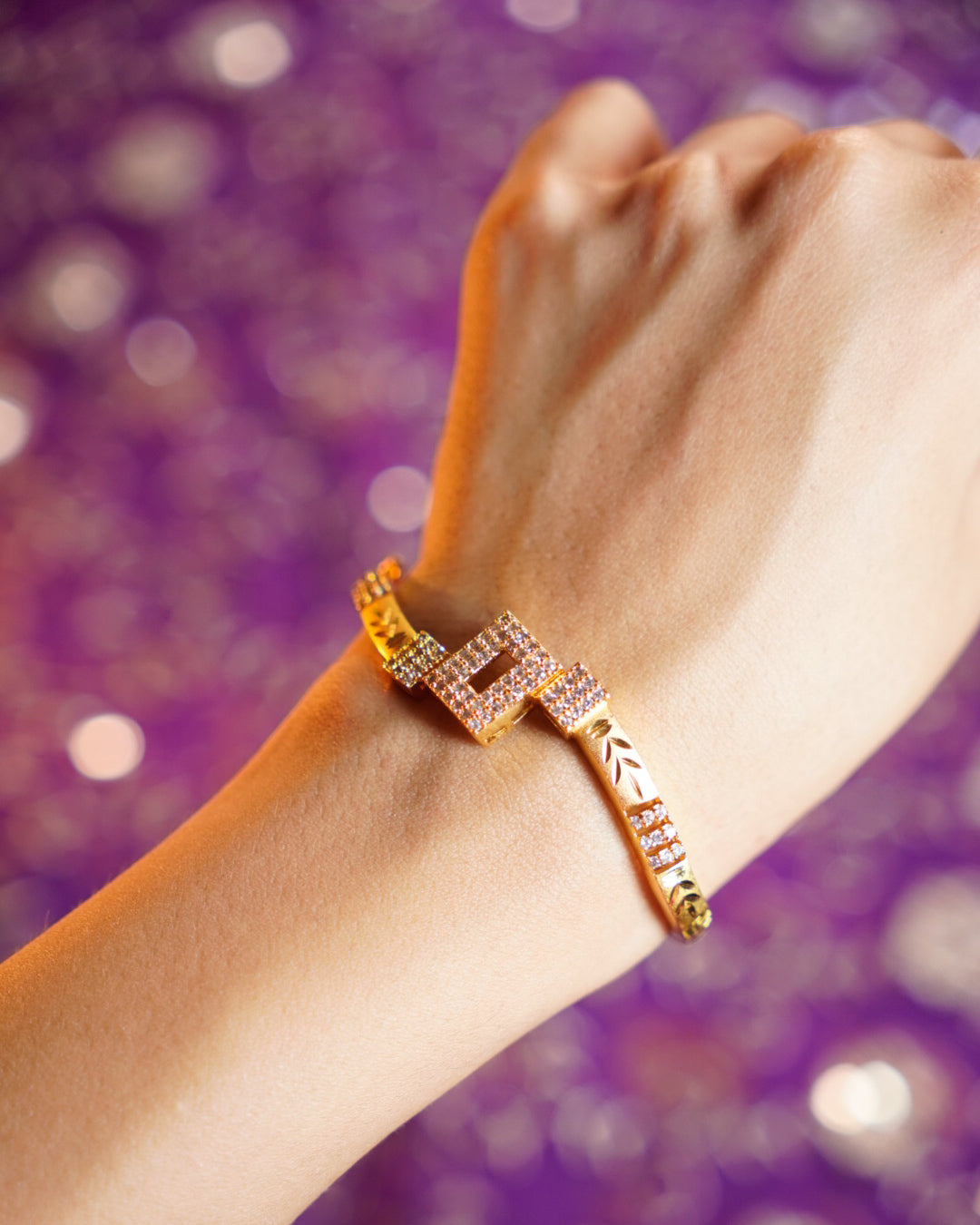 ORO- Exquisite Gold Bangle