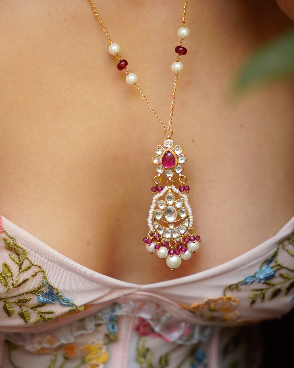 ZIKHIN- Timeless elegance Kundan Stone Necklace Set