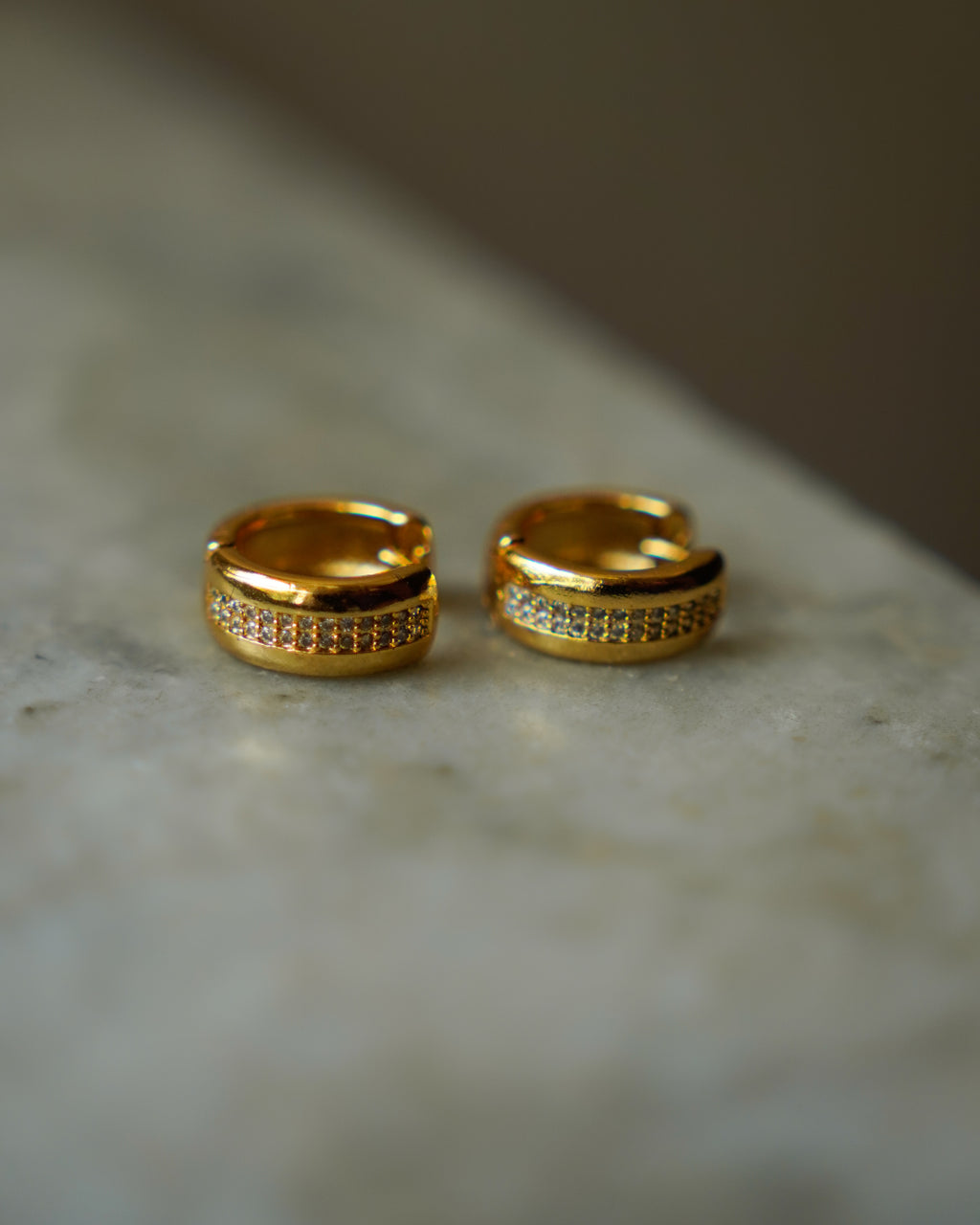 ORO-Round Everyday wear Hoops