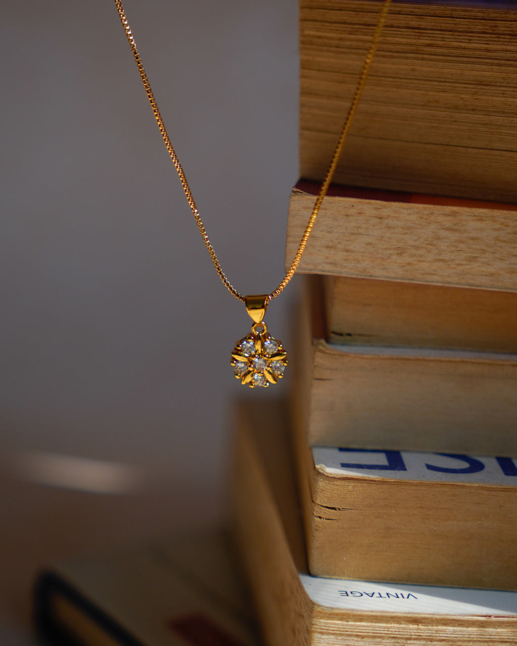 ORO- Golden Blooming Pendant set