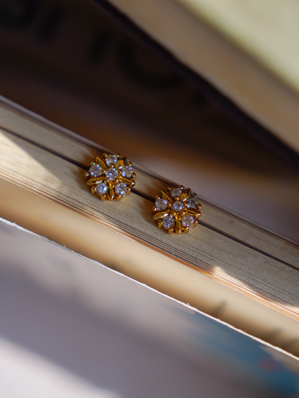 ORO- Golden Blooming Pendant set