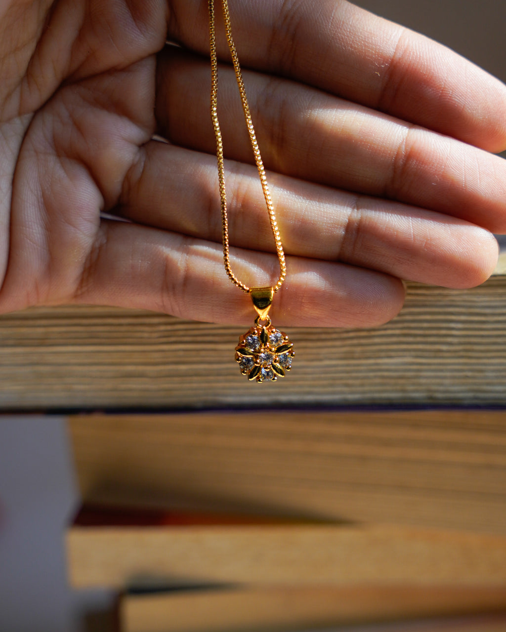 ORO- Golden Blooming Pendant set