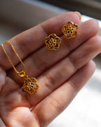 ORO- Pretty Flower Gold Plated Pendant Set