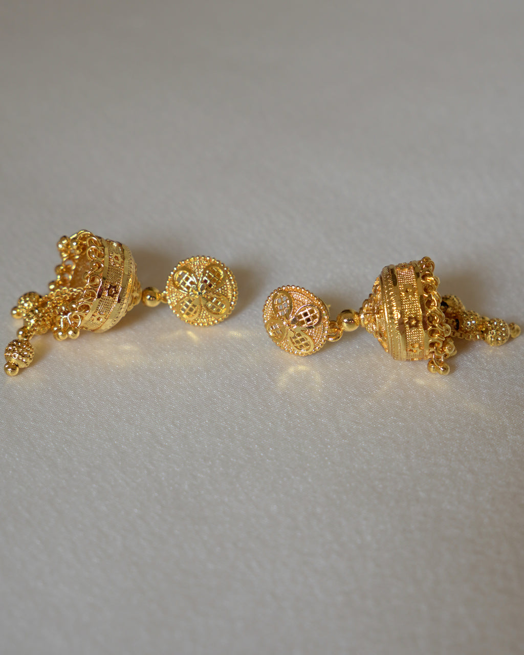ORO-Divine Radiance Gold Jhumka Earrings