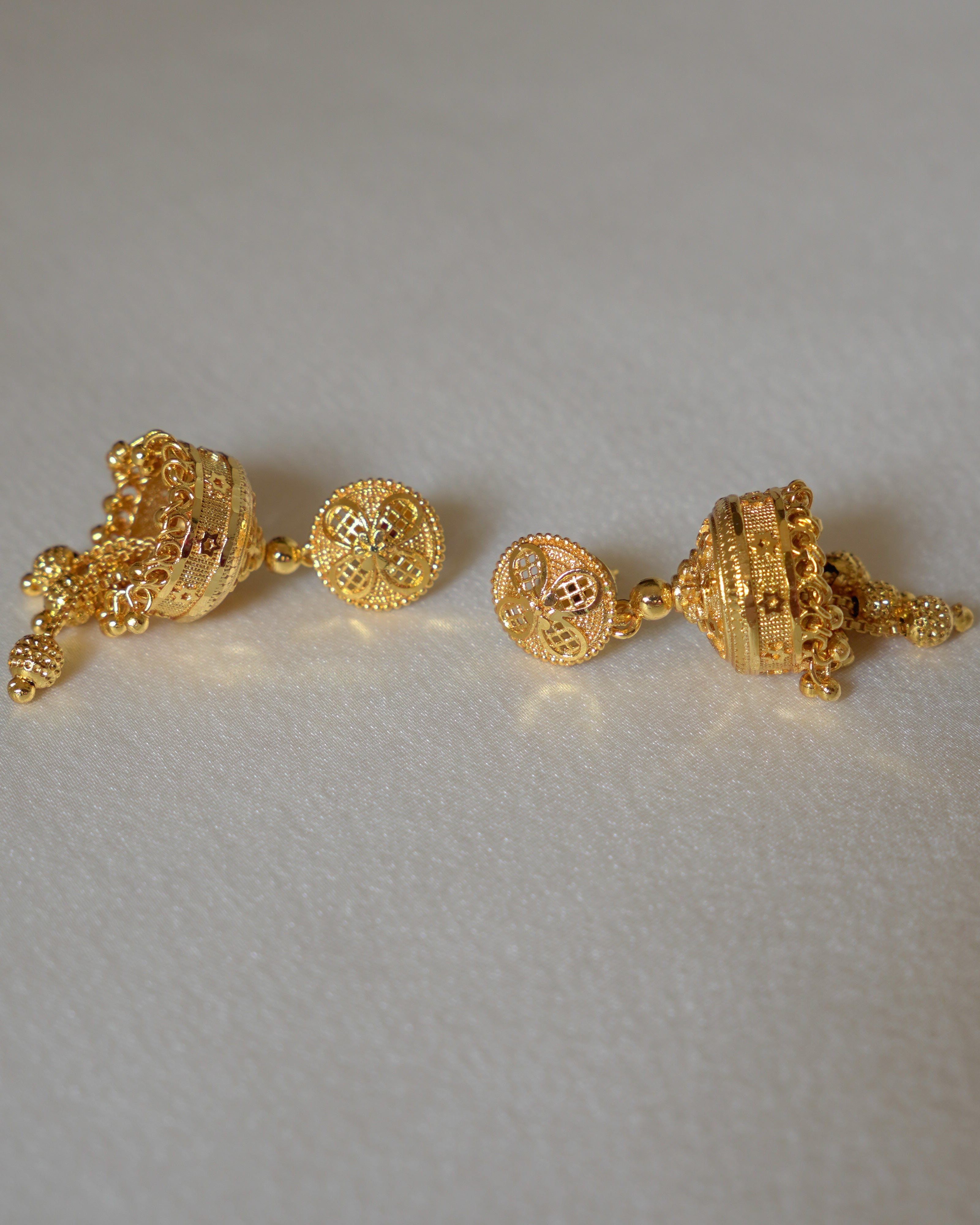 ORO-Divine Radiance Gold Jhumka Earrings