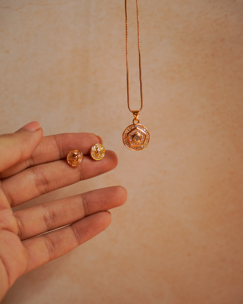 ORO- Intricately Designed Gold-Plated Pendant & Earring Set