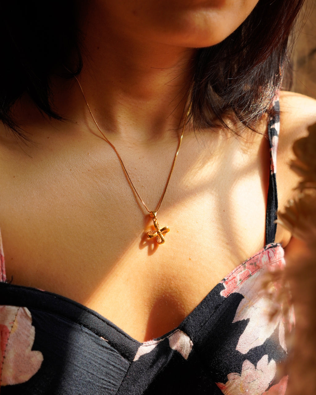 ORO- Gold-Plated Bow Pendant Set with Earrings