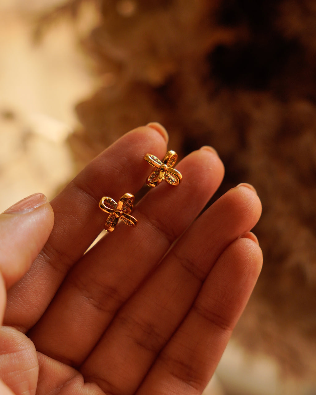 ORO- Gold-Plated Bow Pendant Set with Earrings