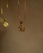 ORO- Pretty Flower Gold Plated Pendant Set