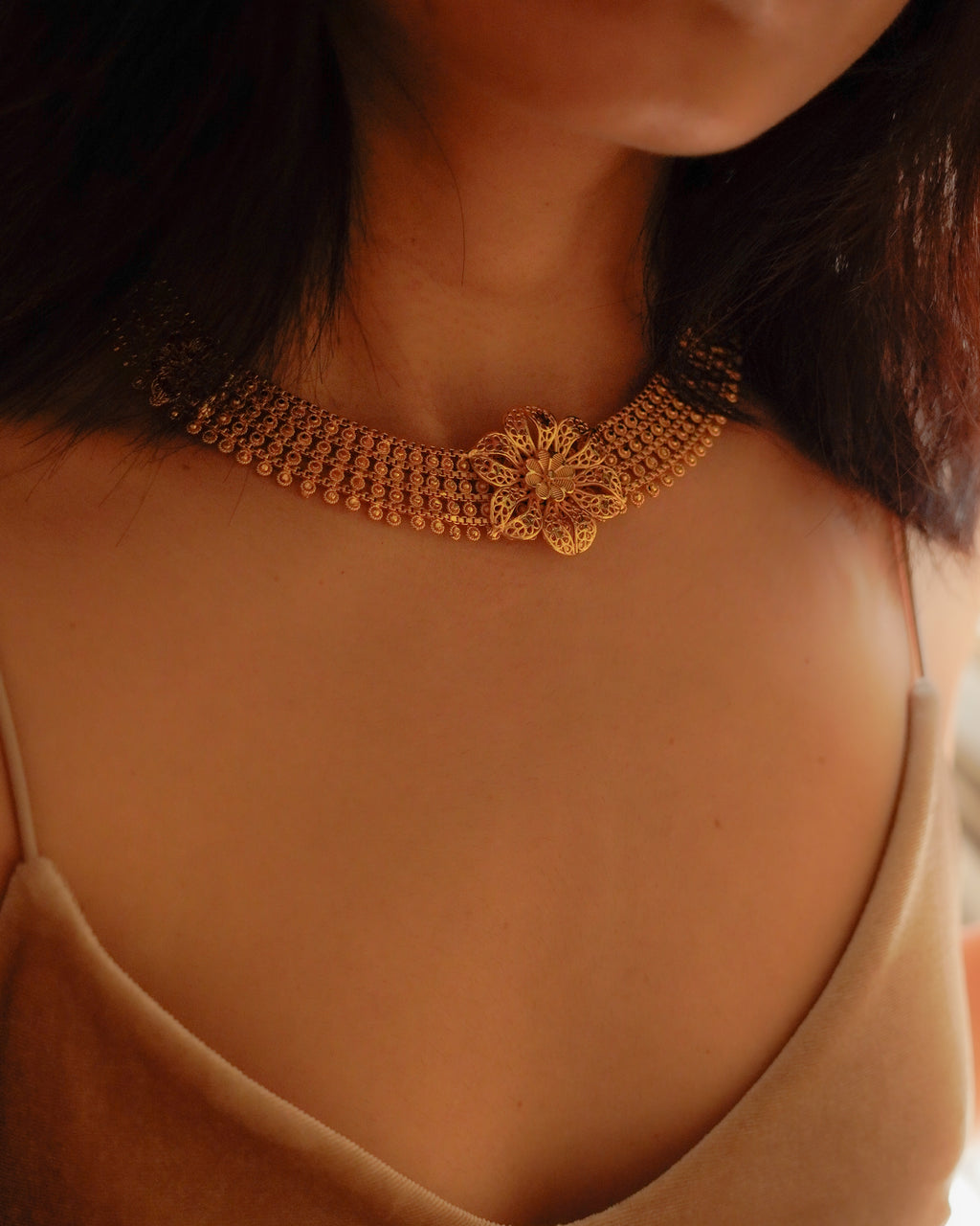 ORO- Gold Flower Necklace with Earrings