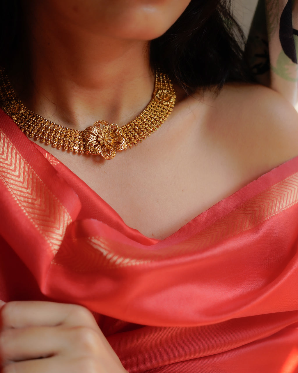 ORO- Gold Flower Necklace with Earrings