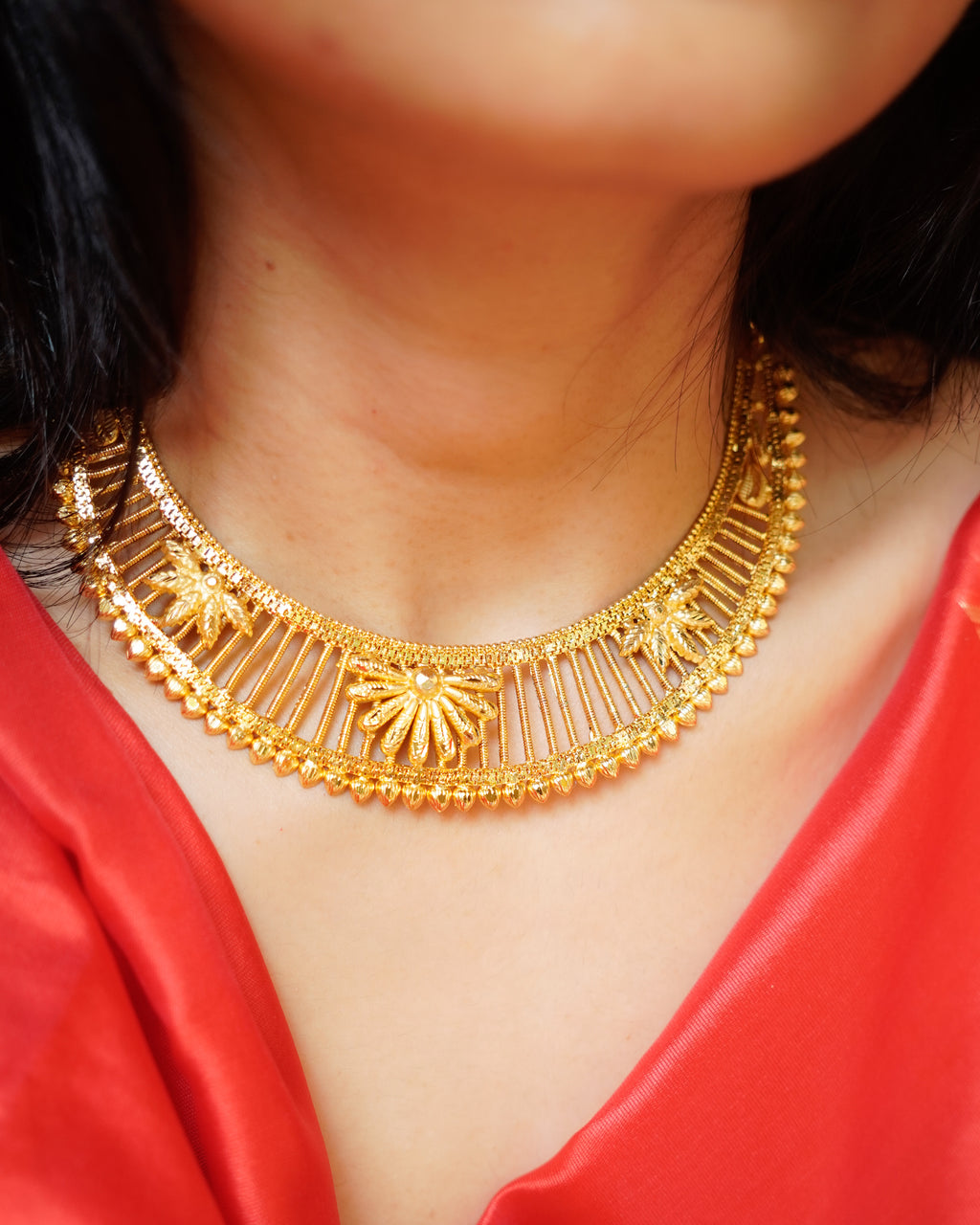 ORO-Mesmerizing Floral Gold Necklace Set