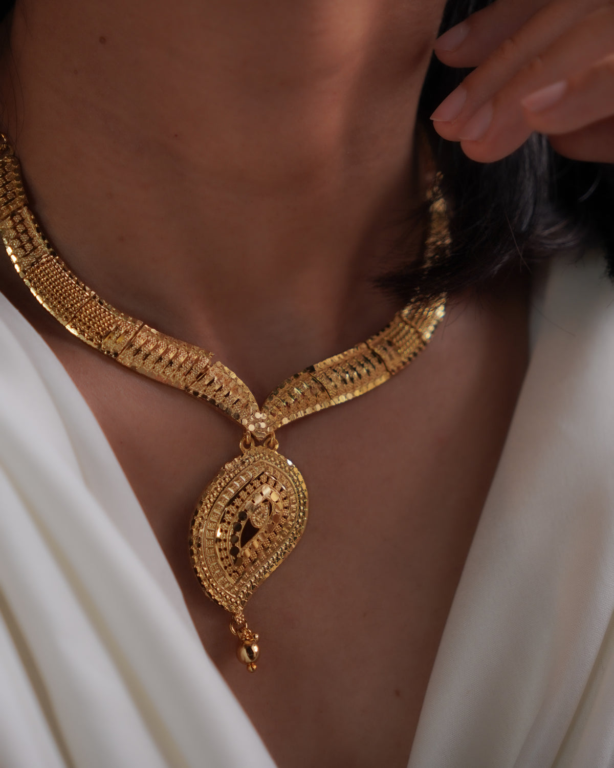 ORO- Traditional Paisley Necklace Set with Earrings