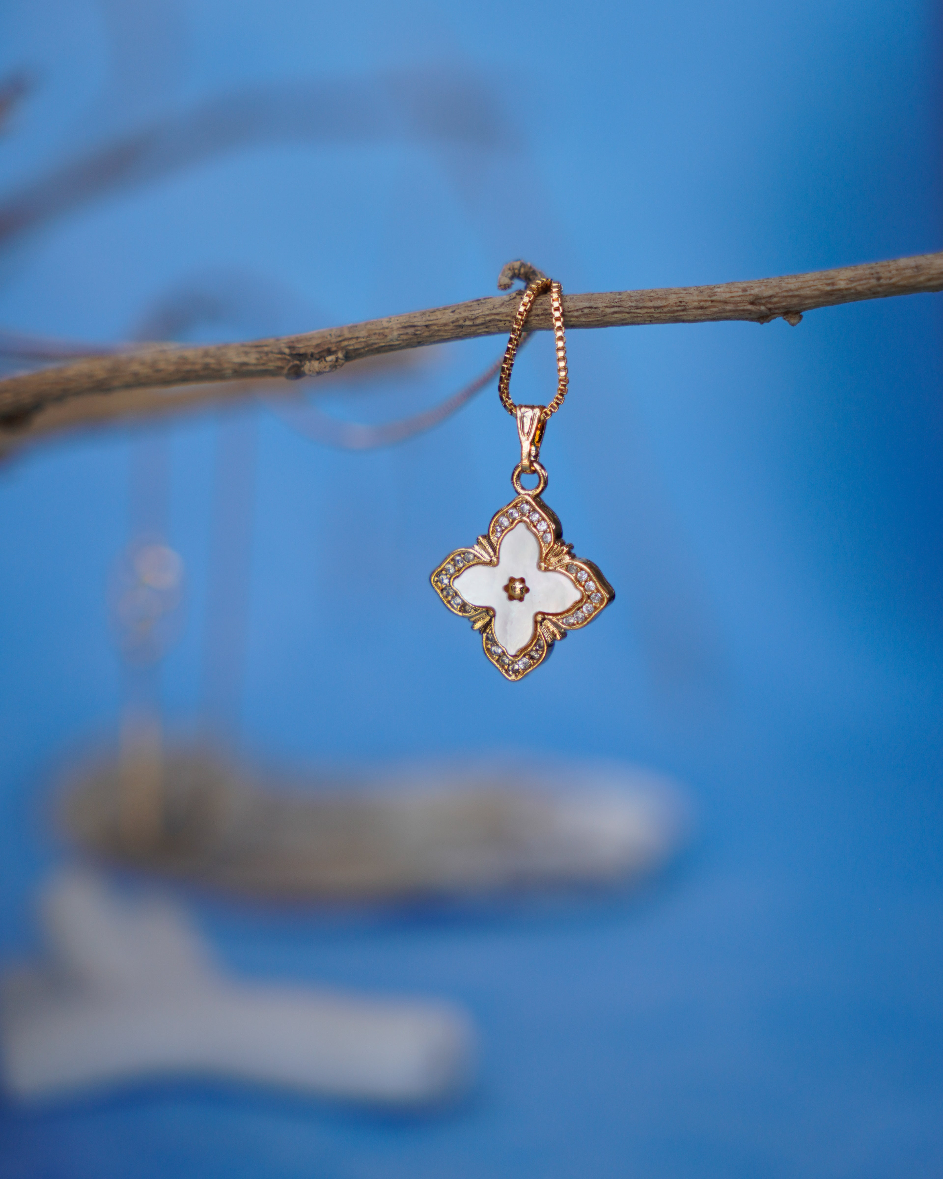 FLORA- Anti-Tarnish Gold Finish AD Clover Pendant Necklace with Mother of Pearl Shell