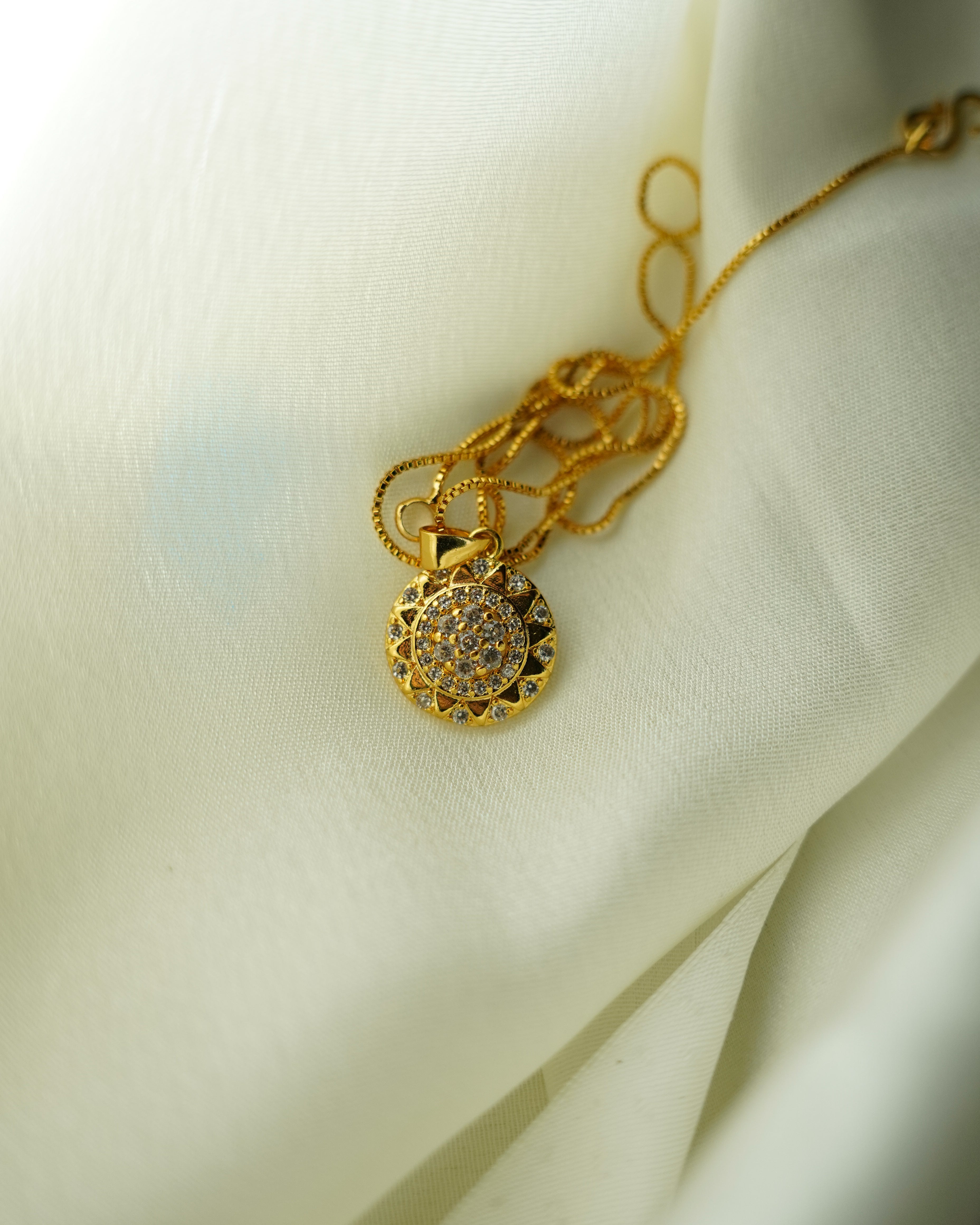 FLORA-AD Pendant Necklace & Stud Earrings Set