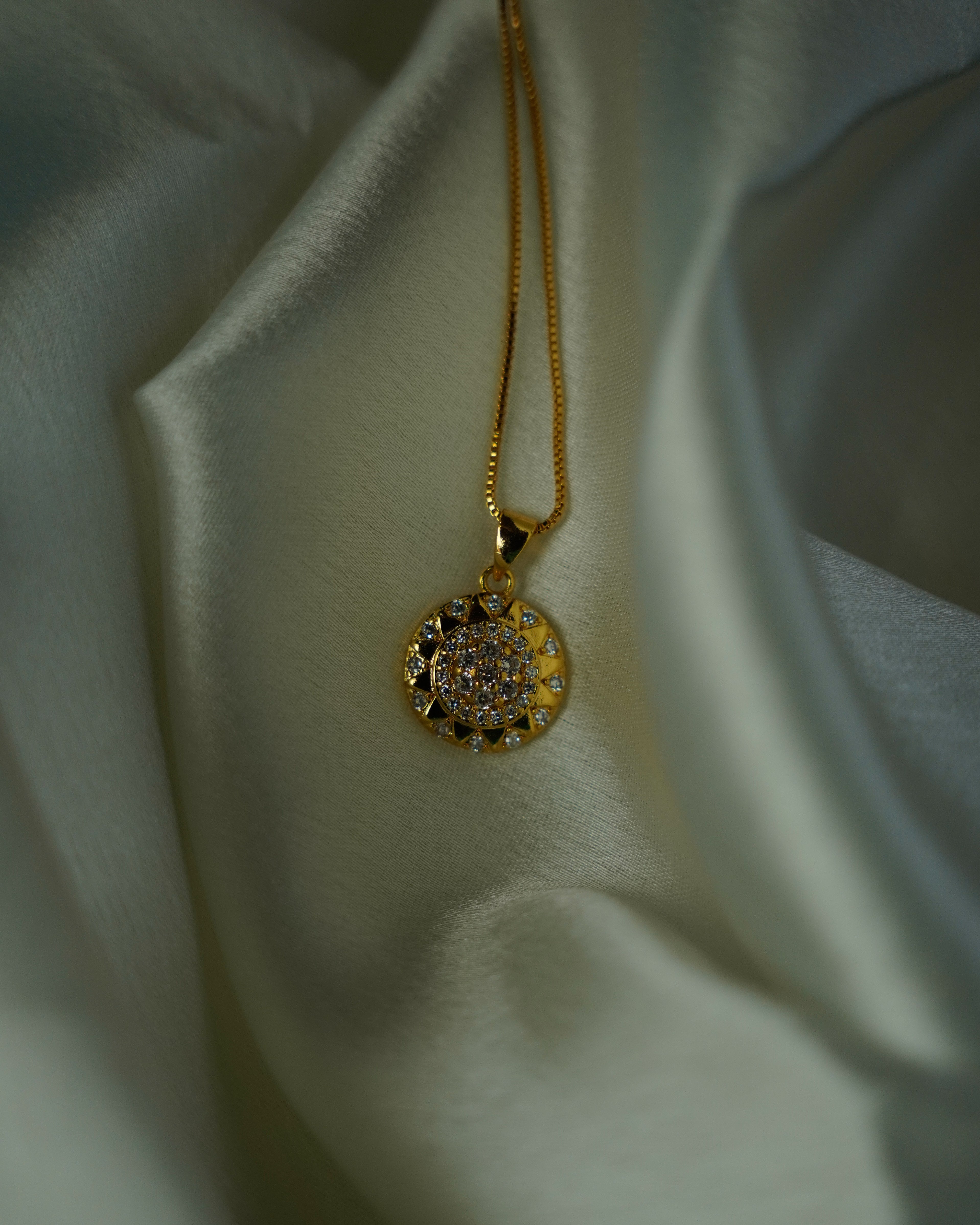 FLORA-AD Pendant Necklace & Stud Earrings Set