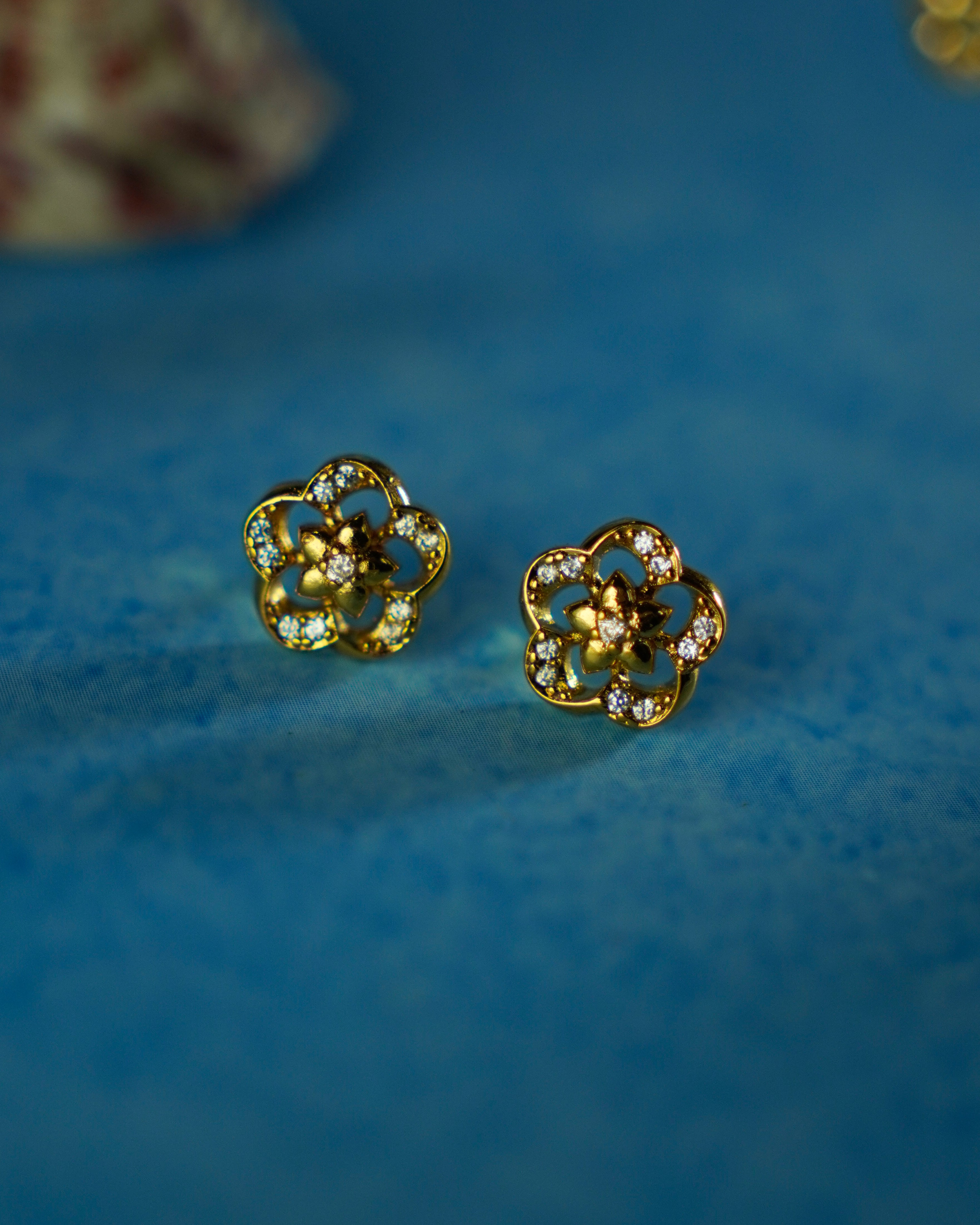 FLORA- Pretty Flower Gold Plated Pendant Set