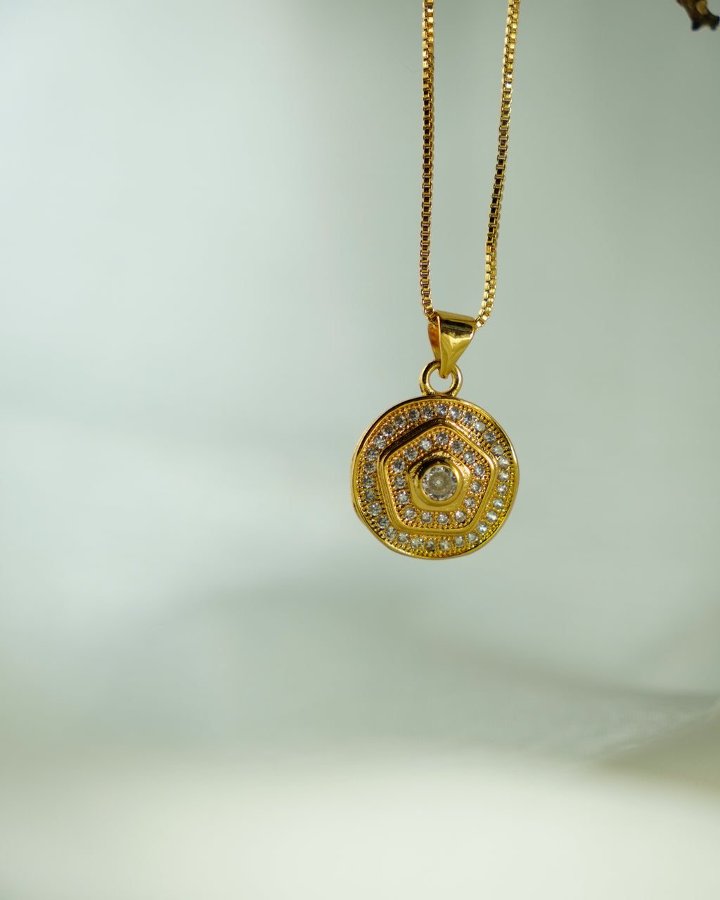 FLORA- Intricately Designed Gold Pendant & Earrings