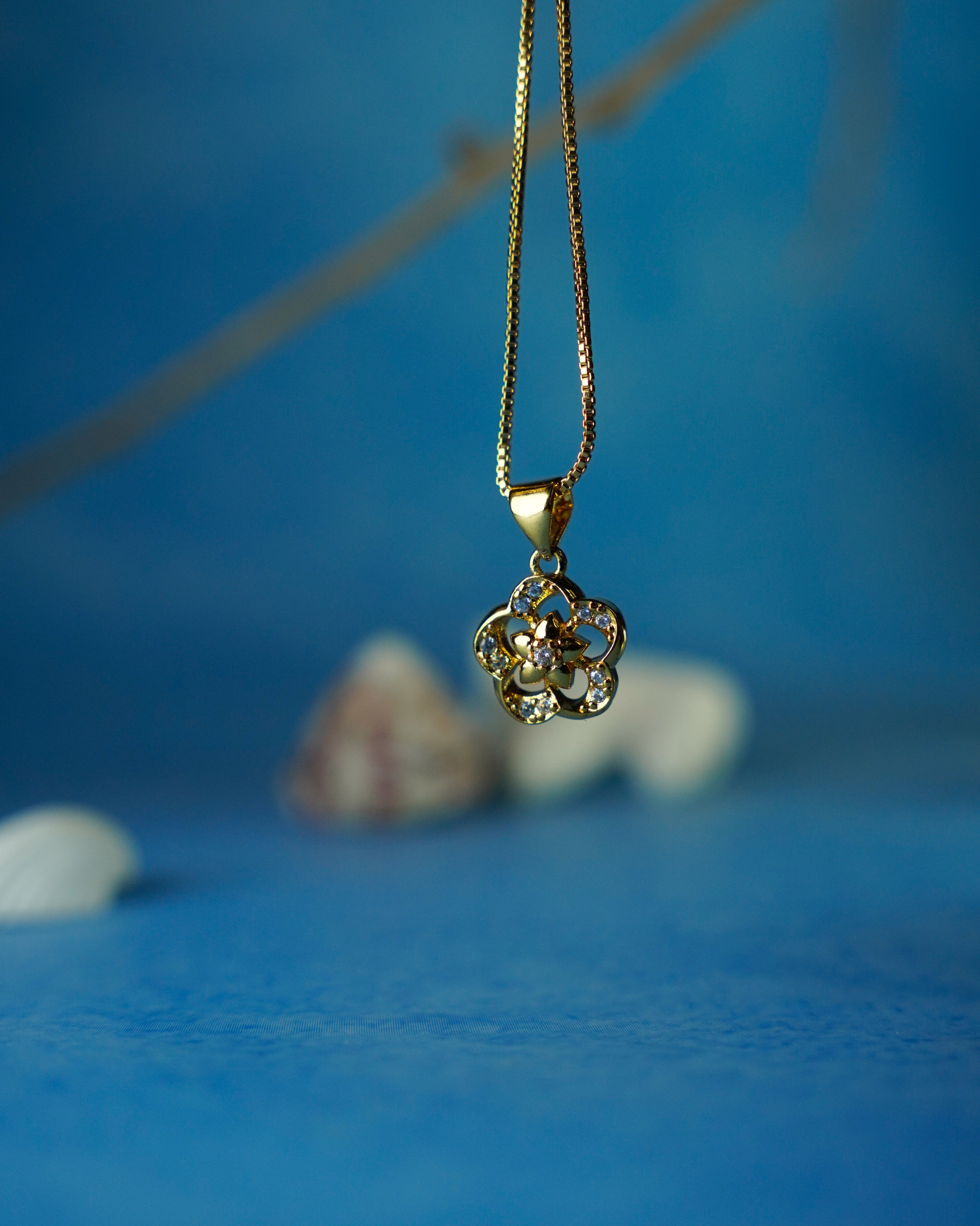 FLORA- Pretty Flower Gold Plated Pendant Set