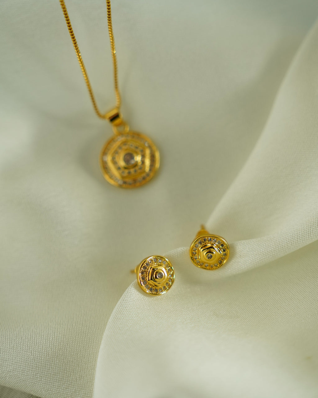 FLORA- Intricately Designed Gold Pendant & Earrings