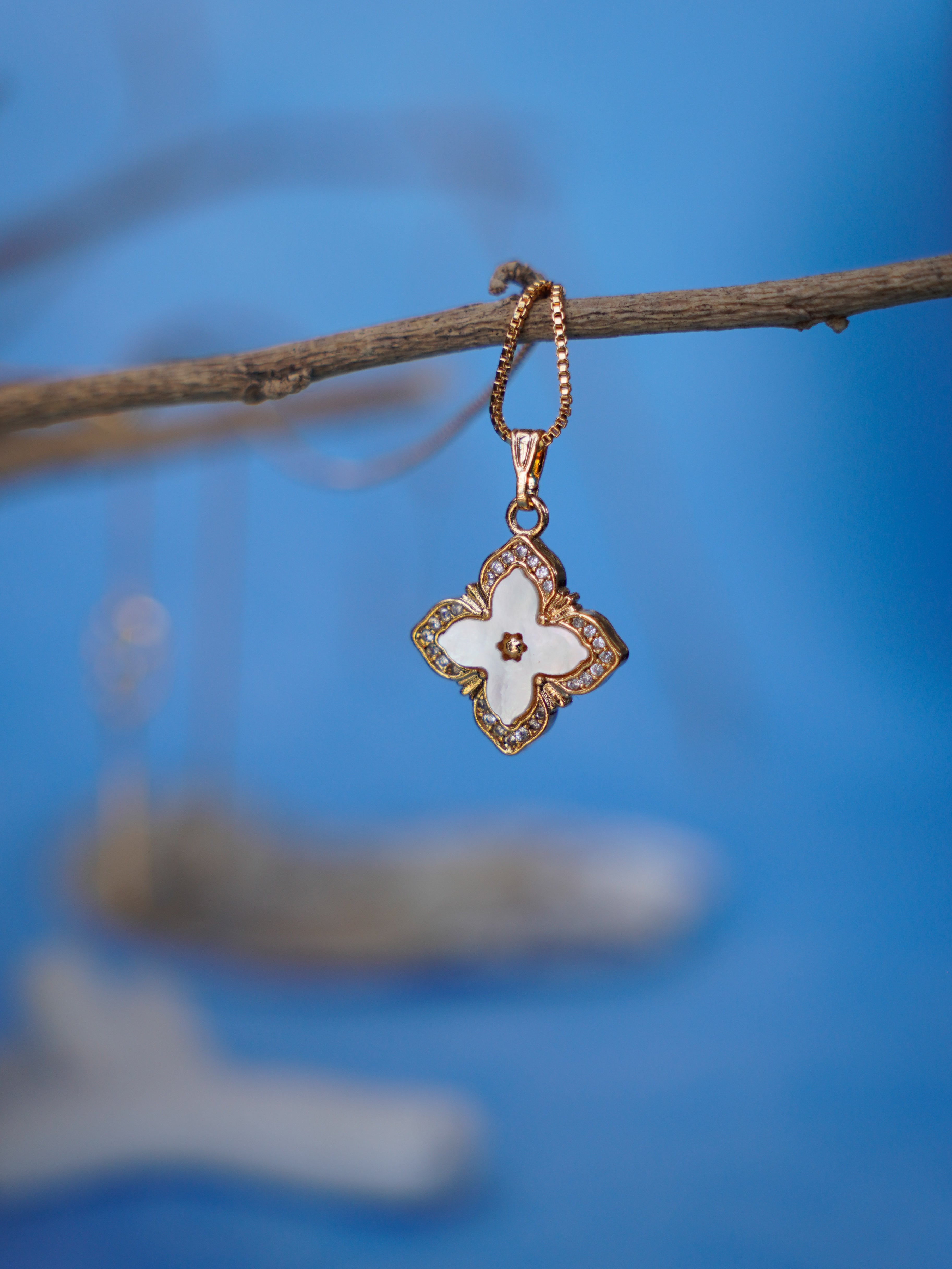 FLORA- Anti-Tarnish Gold Finish AD Clover Pendant Necklace with Mother of Pearl Shell