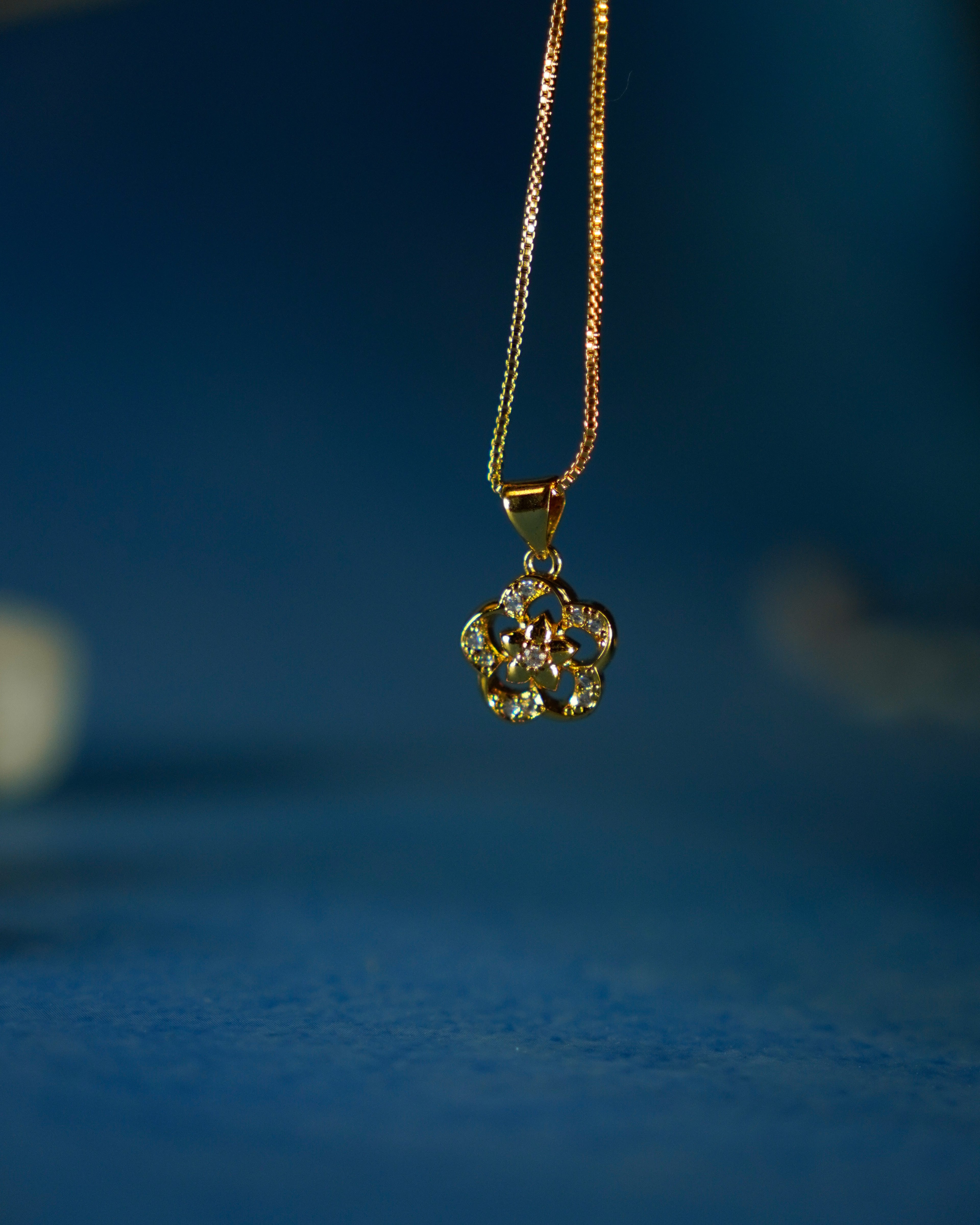 FLORA- Pretty Flower Gold Plated Pendant Set