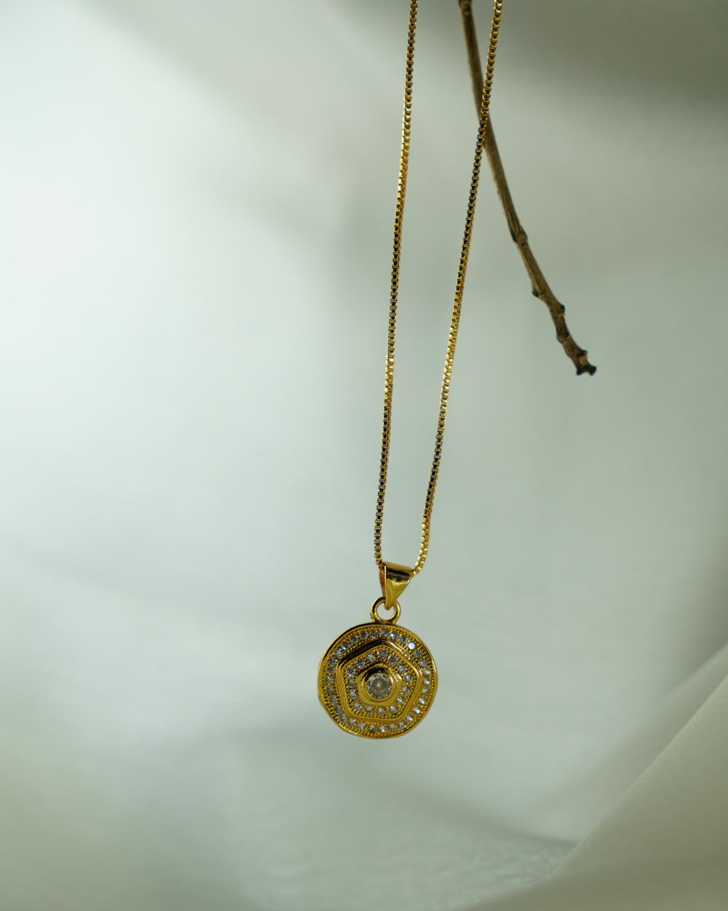 FLORA- Intricately Designed Gold Pendant & Earrings