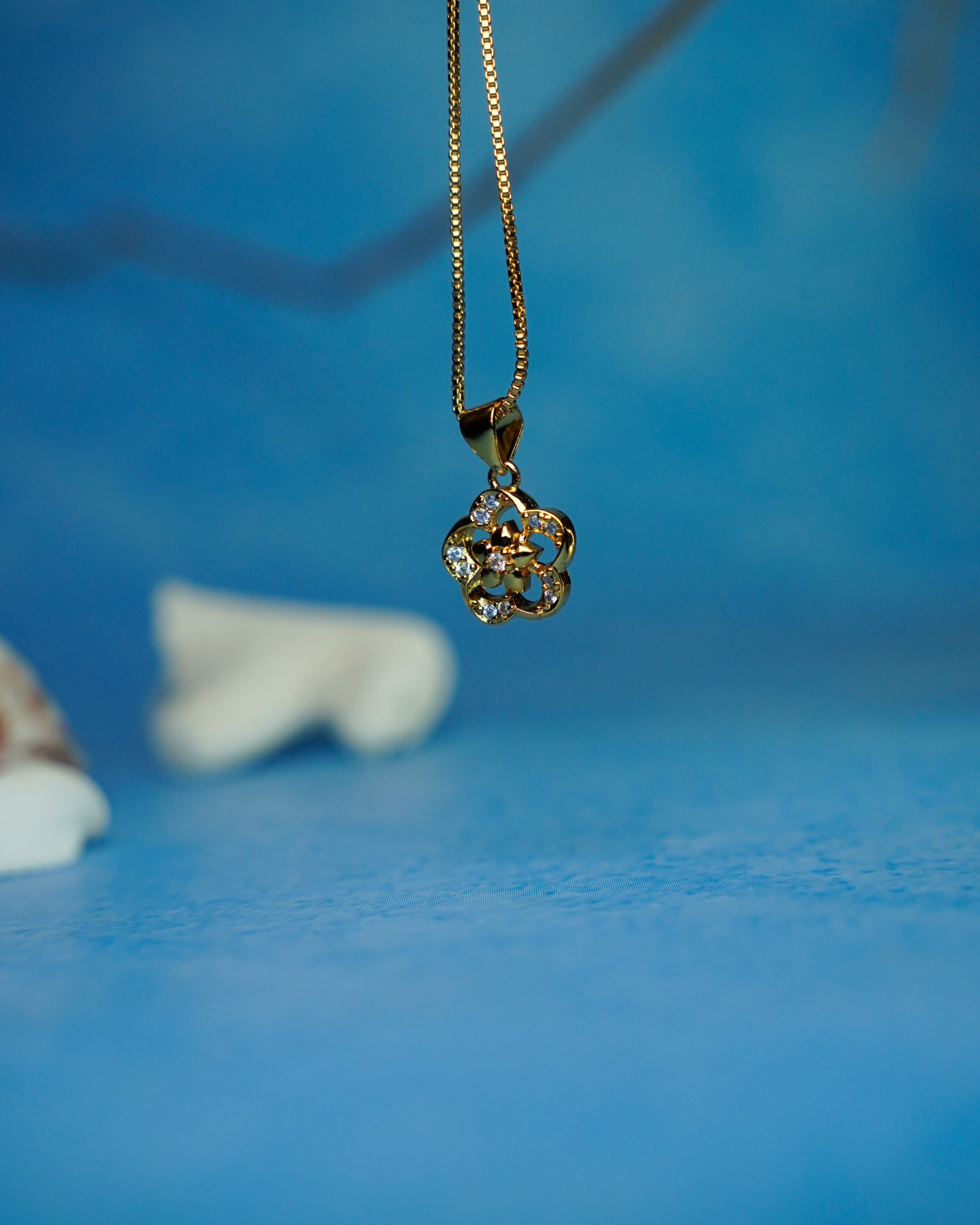 FLORA- Pretty Flower Gold Plated Pendant Set