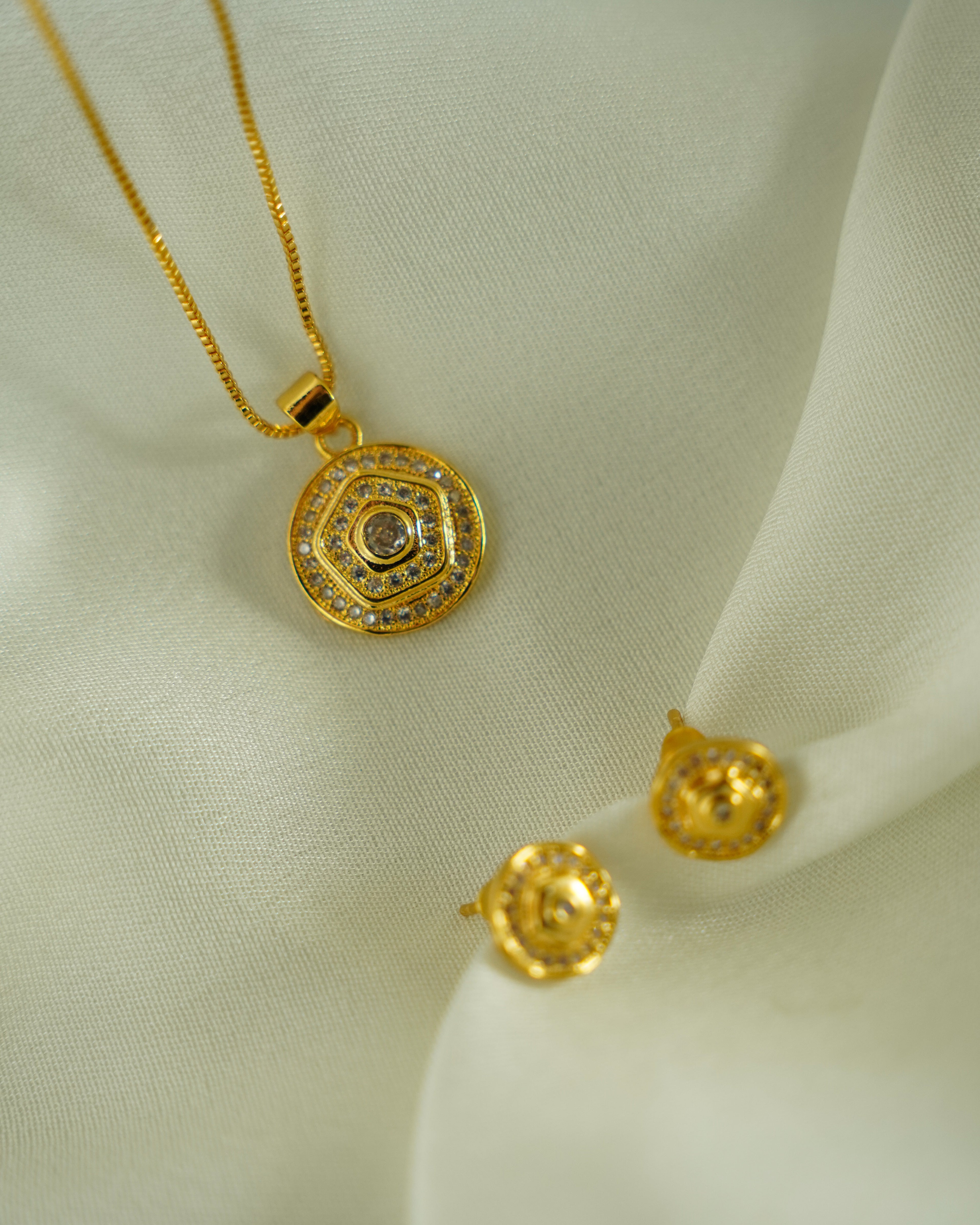 FLORA- Intricately Designed Gold Pendant & Earrings