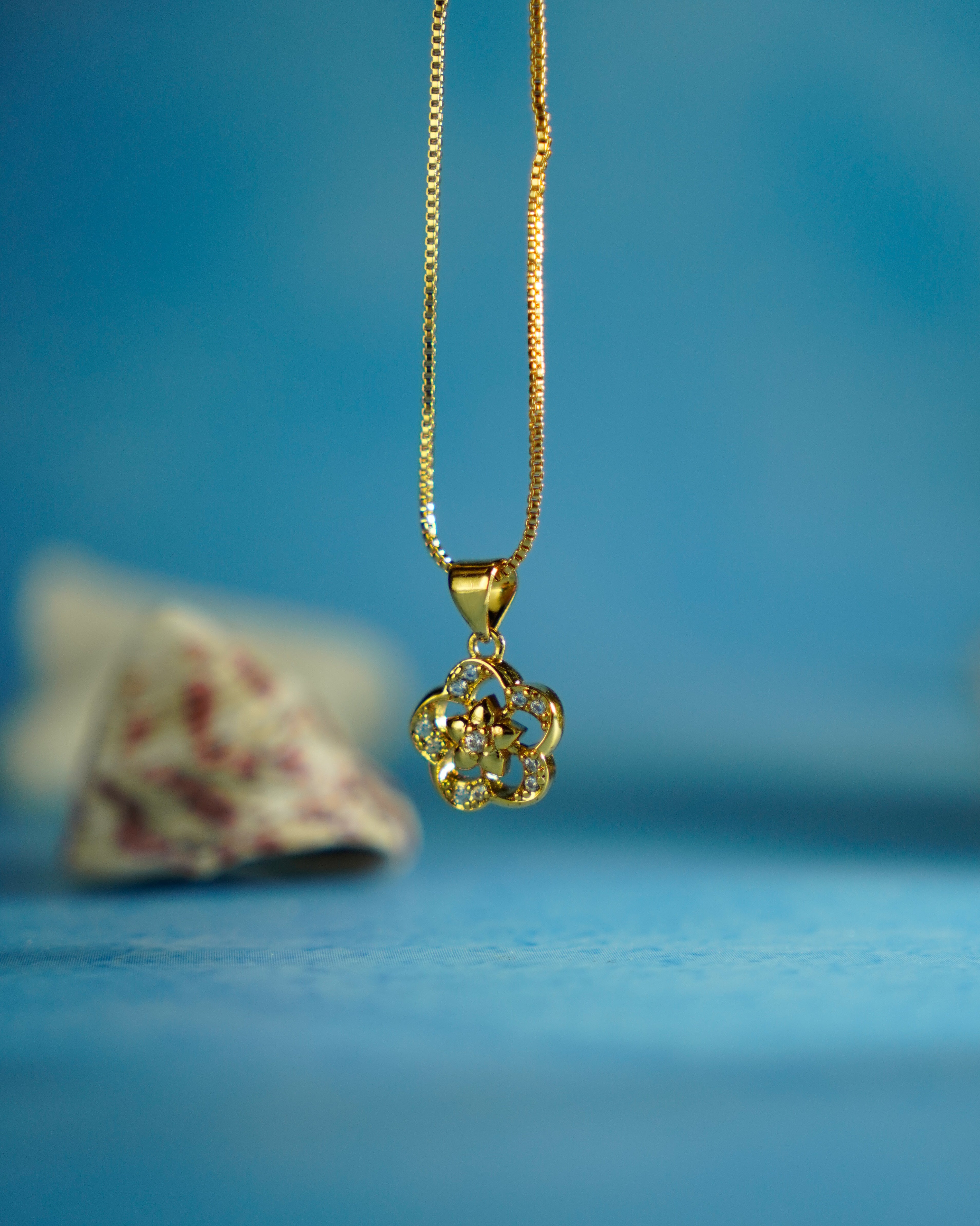 FLORA- Pretty Flower Gold Plated Pendant Set